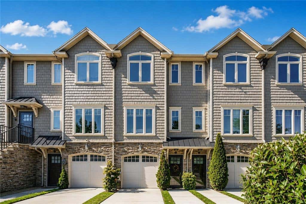 Photo of 300 Lamberts Lane, Brooklyn, NY 10314 (MLS # 502649)