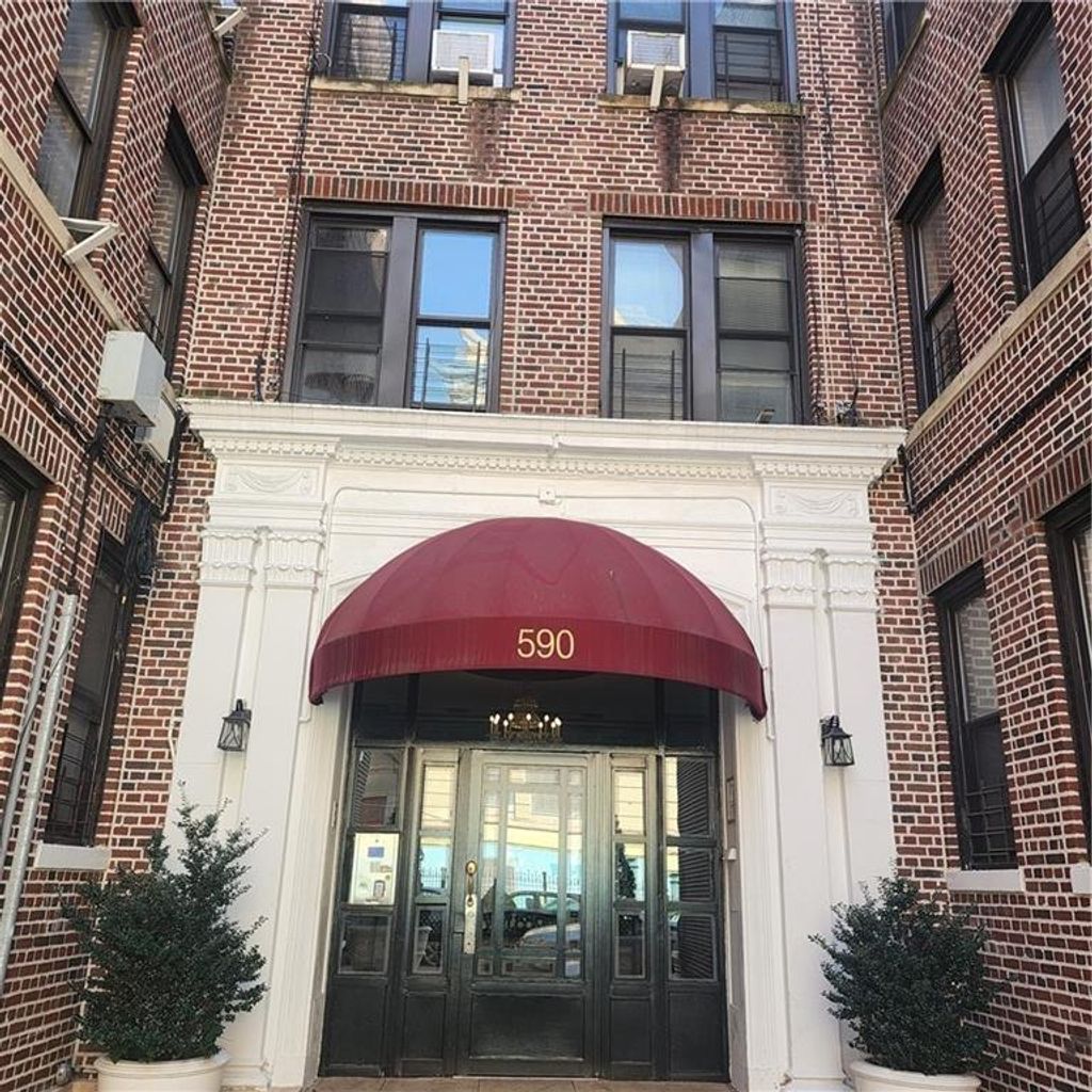 Photo of 590 Parkside Avenue #3AW, Brooklyn, NY 11226 (MLS # 499299)
