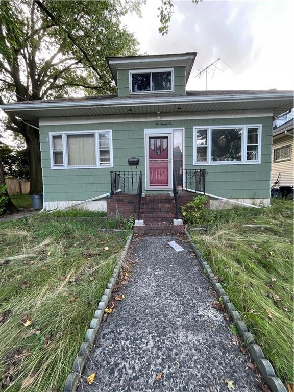 Photo of 282 Wardwell Avenue, Staten Island, NY 10314 (MLS # 504403)