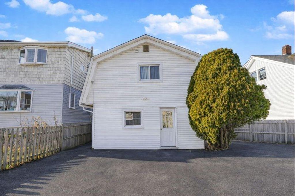 Photo of 111 Abbey Court, Brooklyn, NY 11229 (MLS # 498528)