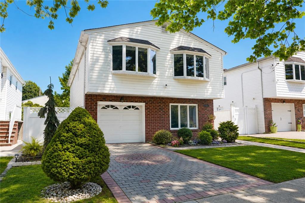 Photo of 85 Brookfield Avenue, Staten Island, NY 10308 (MLS # 504938)