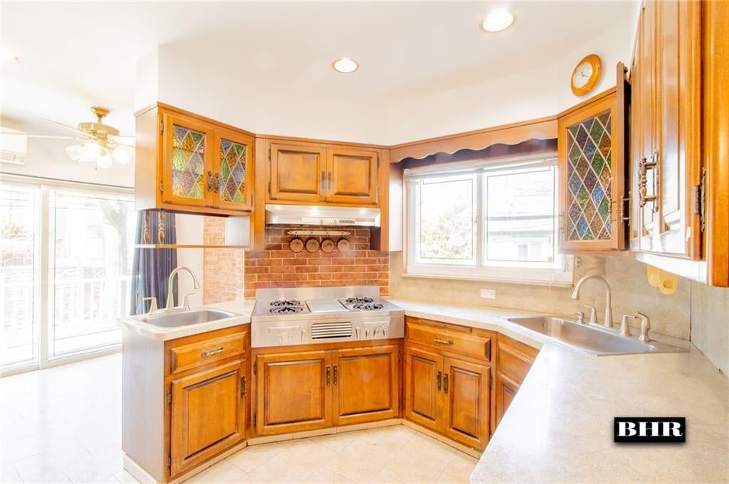 Photo of 154 Beaumont Street, Brooklyn, NY 11235 (MLS # 499888)