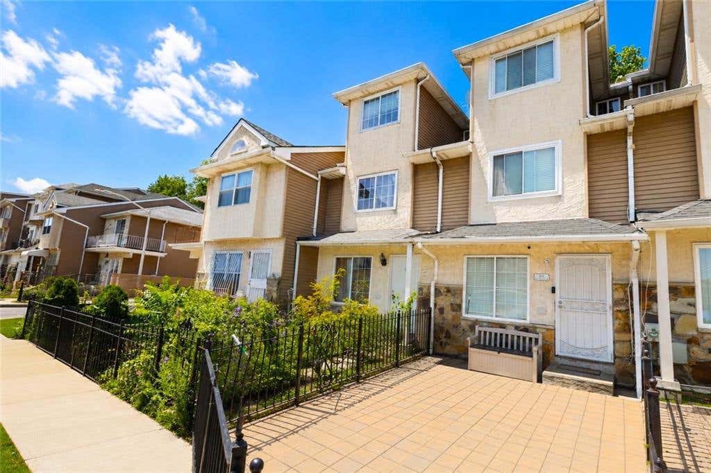 Photo of 28 Long Pond Lane, Staten Island, NY 10304 (MLS # 502798)