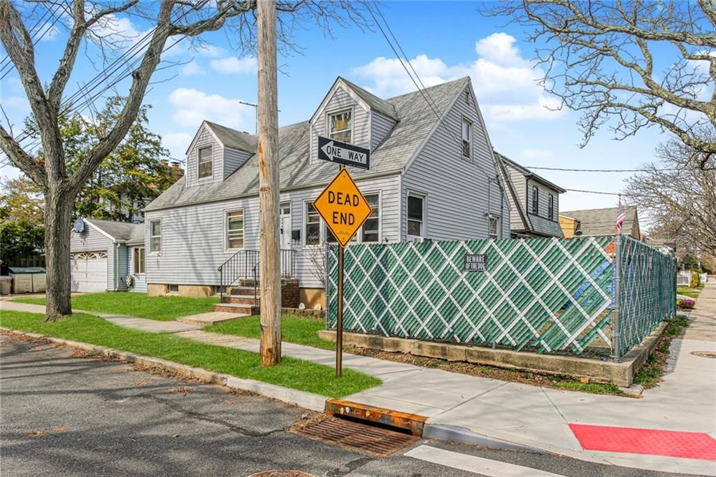 Photo of 245 Garrison Avenue, Staten Island, NY 10314 (MLS # 501551)