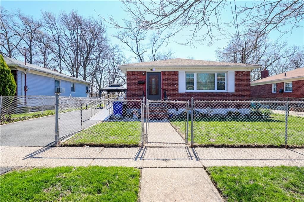 Photo of 34 Park Hill Circle, Staten Island, NY 10304 (MLS # 500236)