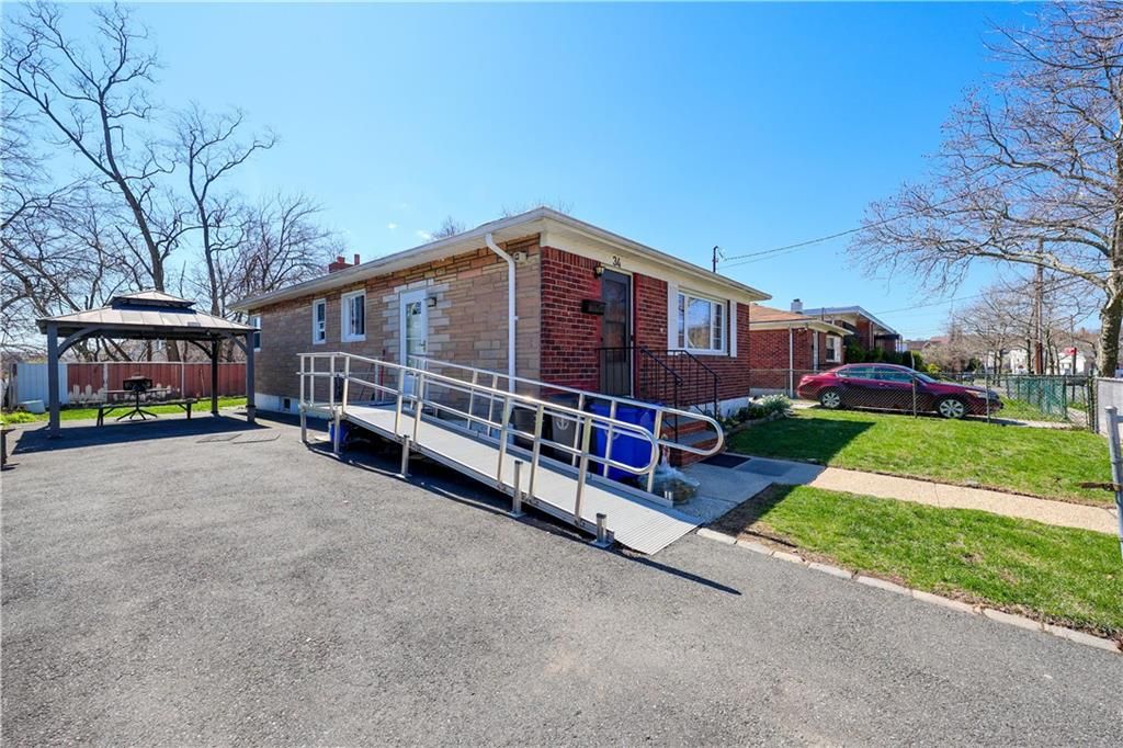Photo of 34 Park Hill Circle, Staten Island, NY 10304 (MLS # 500236)