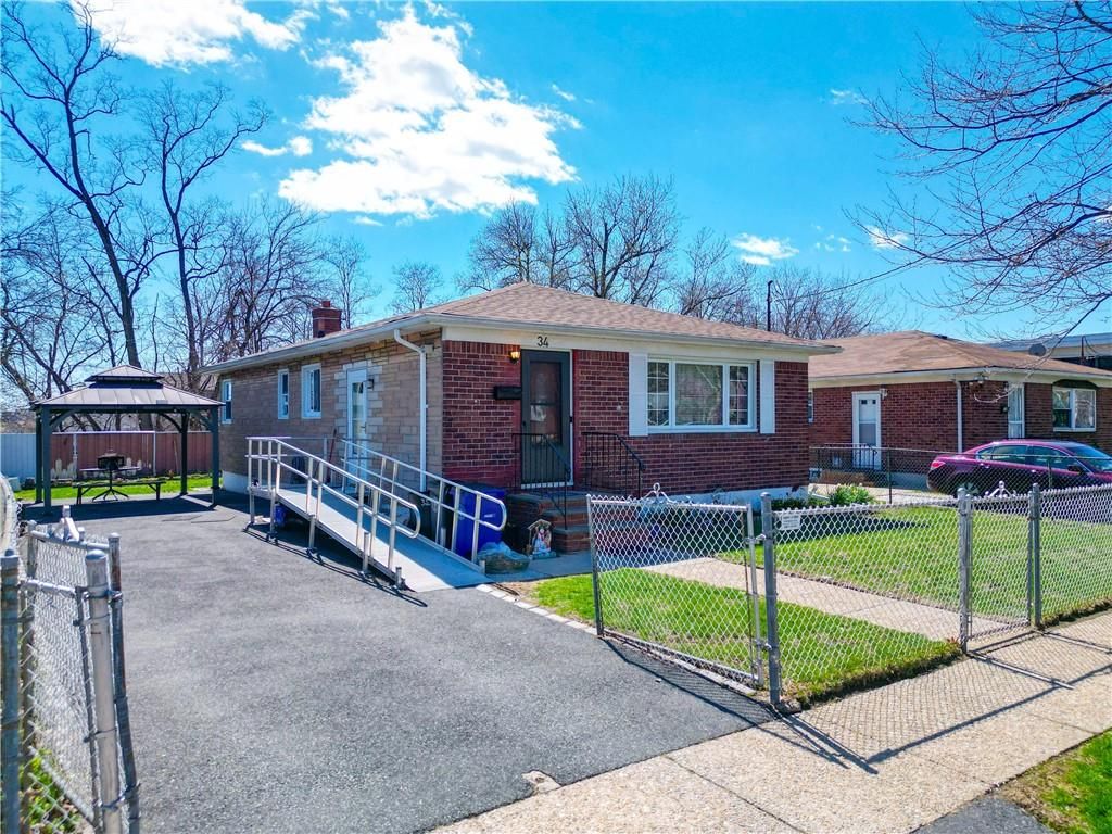 Photo of 34 Park Hill Circle, Staten Island, NY 10304 (MLS # 500236)