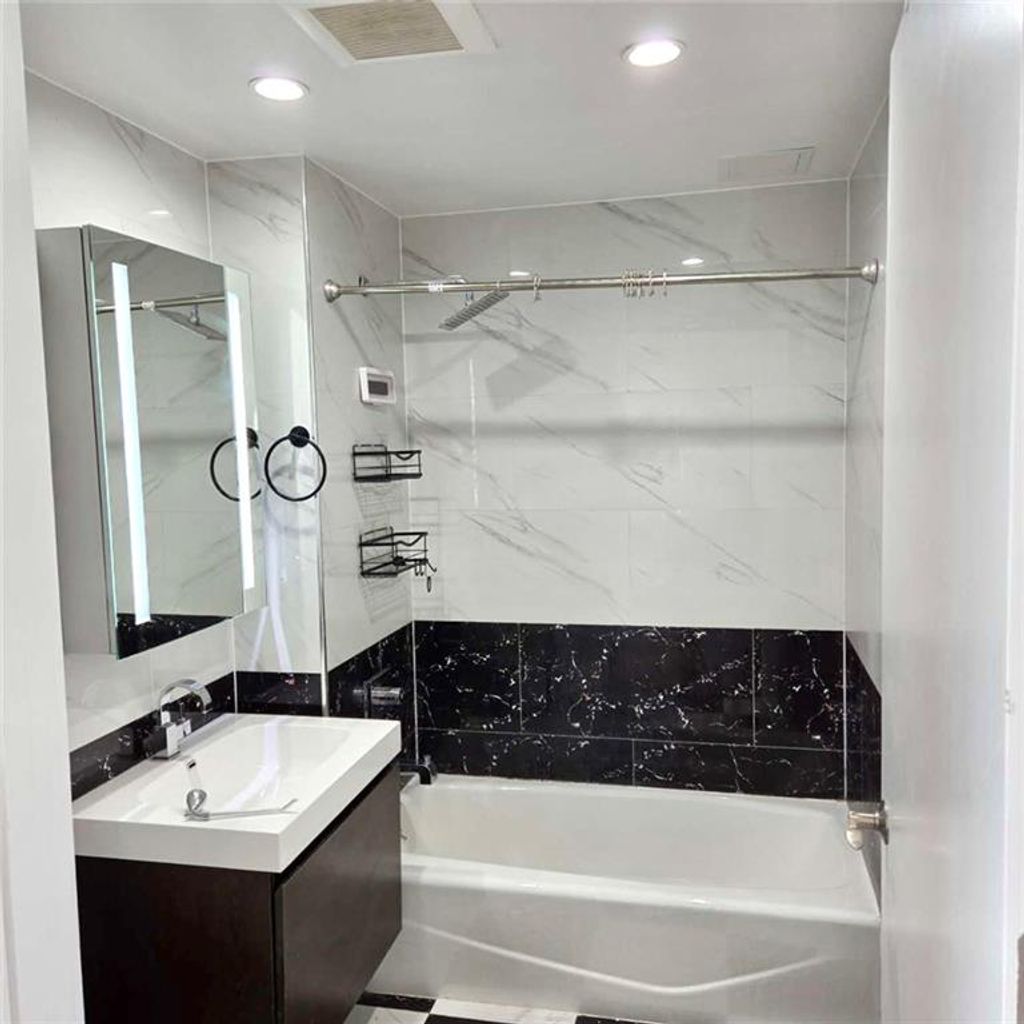 Photo of 142-38 37th Avenue #11A, Flushing, NY 11354 (MLS # 500772)