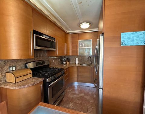 Condo For Sale - 354 Van Sicklen Street #3A<br/> Brooklyn, NY 11223