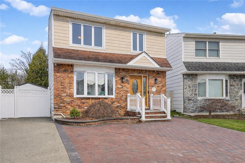 Photo of 36 Ashwood Court, Staten Island, NY 10308 (MLS # 500292)