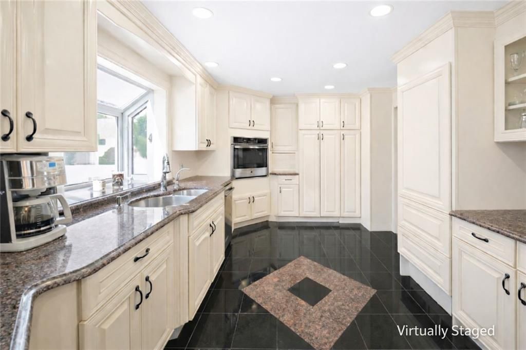 Photo of 728 Huguenot Avenue, Staten Island, NY 10312 (MLS # 500265)