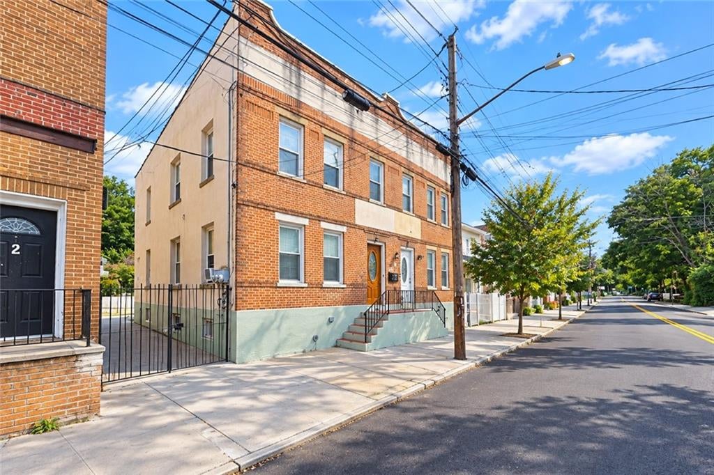 Photo of 164 Brighton Avenue, Staten Island, NY 10301 (MLS # 504868)