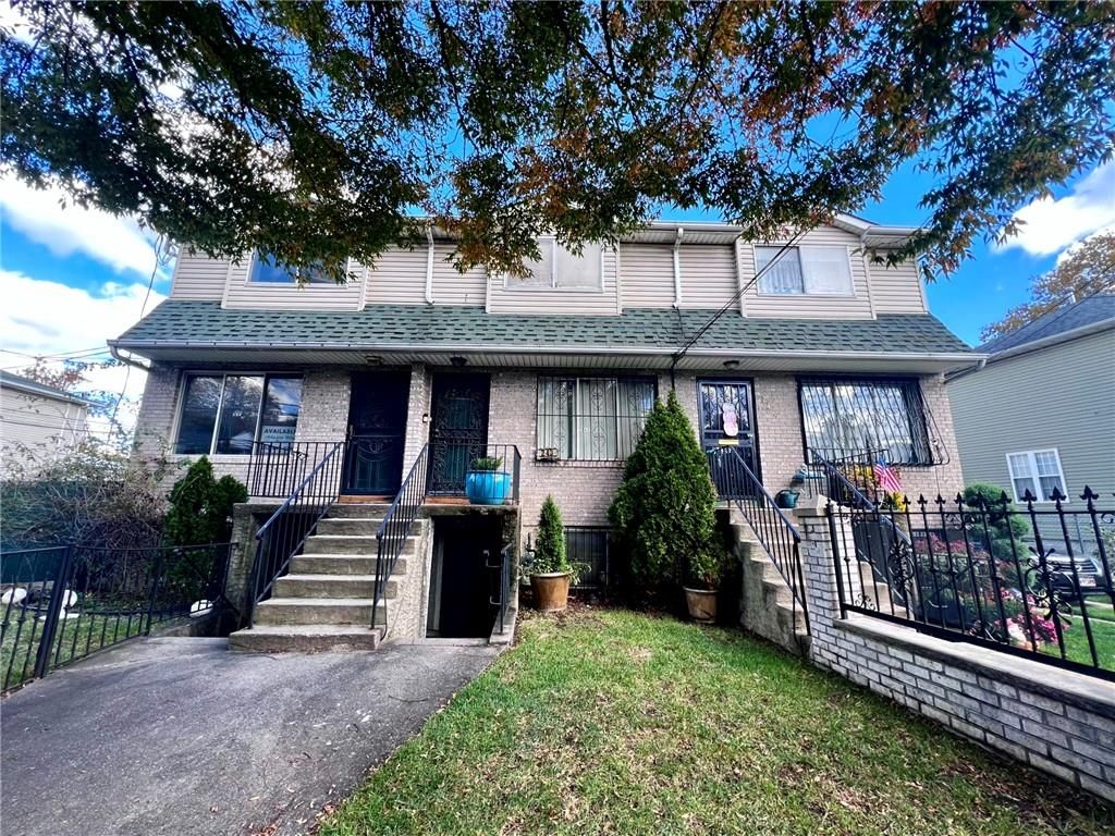 Photo of 243 Tompkins Avenue, Staten Island, NY 10304 (MLS # 496965)