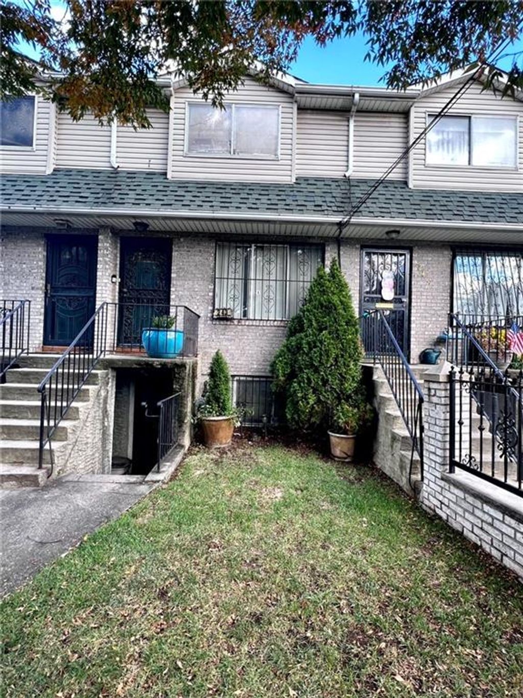 Photo of 243 Tompkins Avenue, Staten Island, NY 10304 (MLS # 496965)