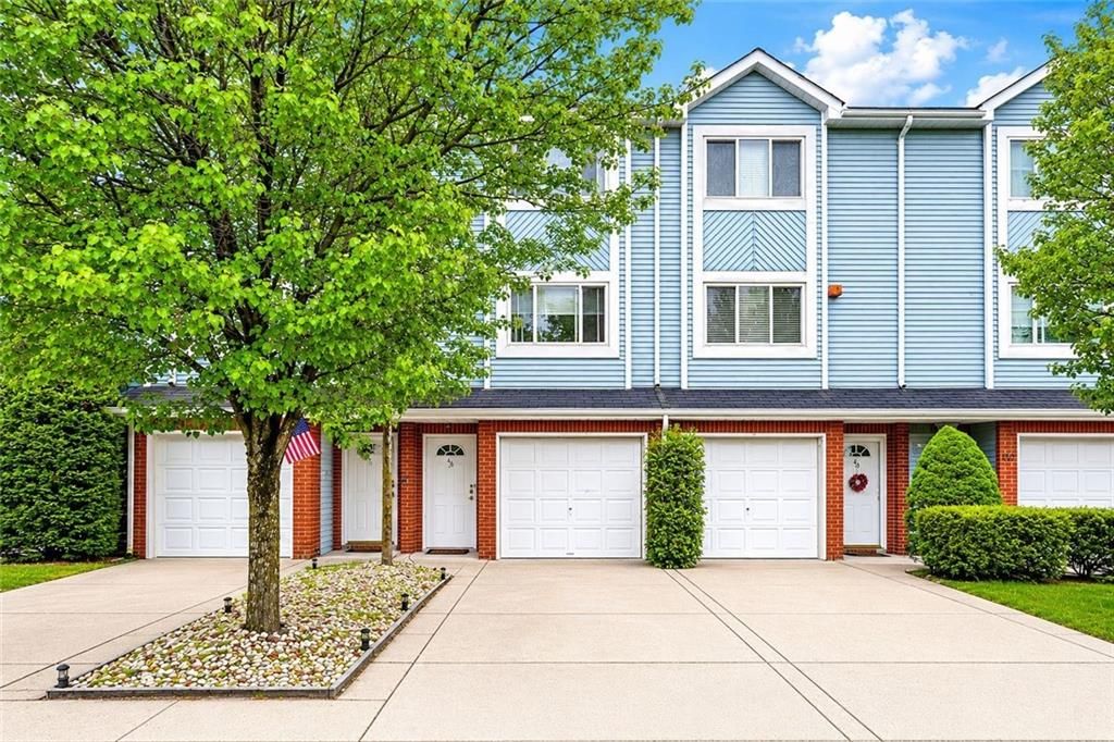 Photo of 46 Pembrook Loop, Staten Island, NY 10309 (MLS # 501775)