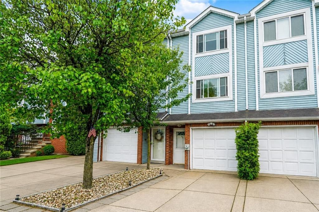 Photo of 46 Pembrook Loop, Staten Island, NY 10309 (MLS # 501775)