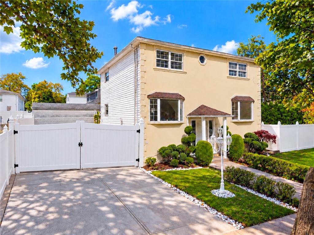 Photo of 104 Wilder Avenue, Staten Island, NY 10306 (MLS # 505216)