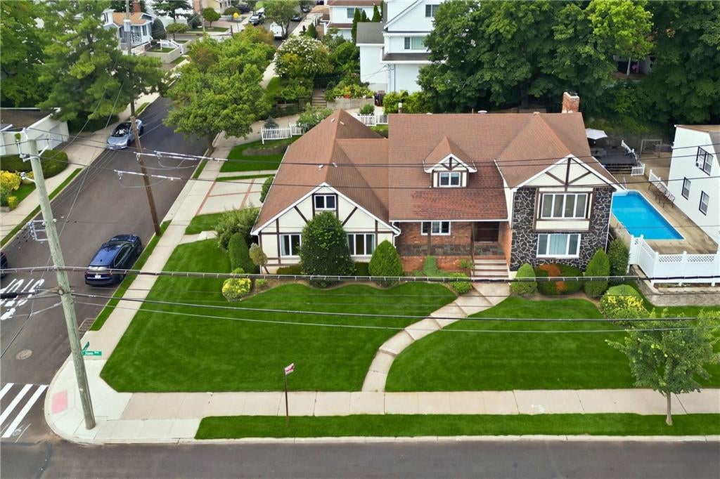 Photo of 3877 Hylan Boulevard, Staten Island, NY 10308 (MLS # 504012)
