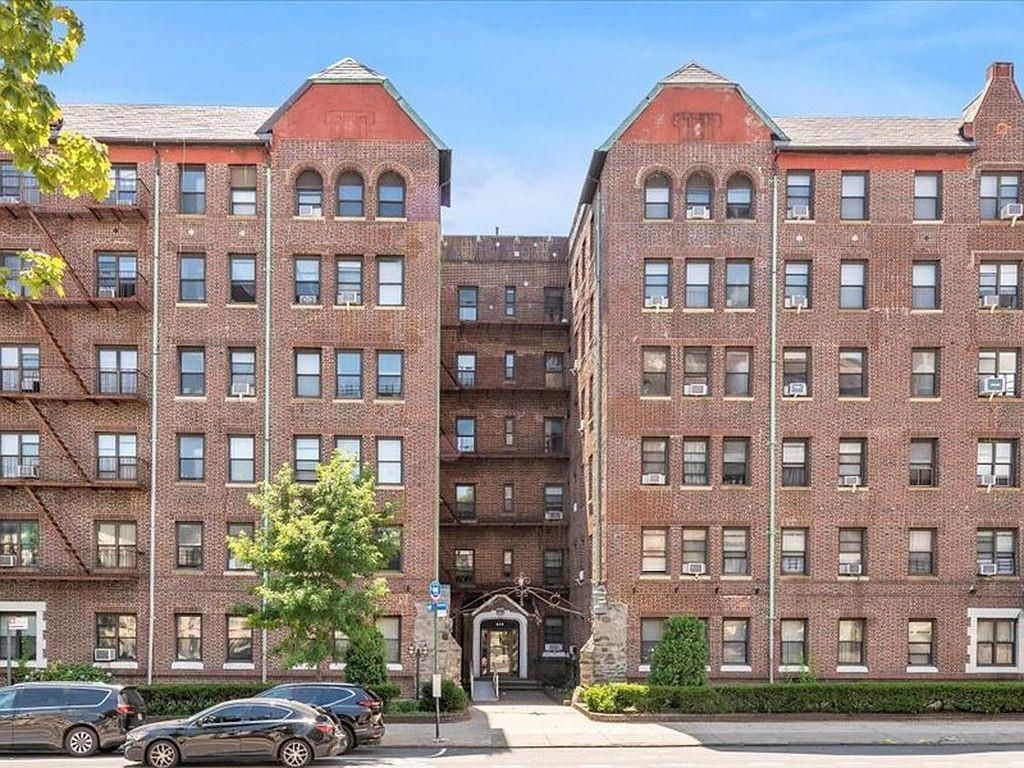 Photo of 402 Bay Ridge Parkway #42, Brooklyn, NY 11209 (MLS # 499317)