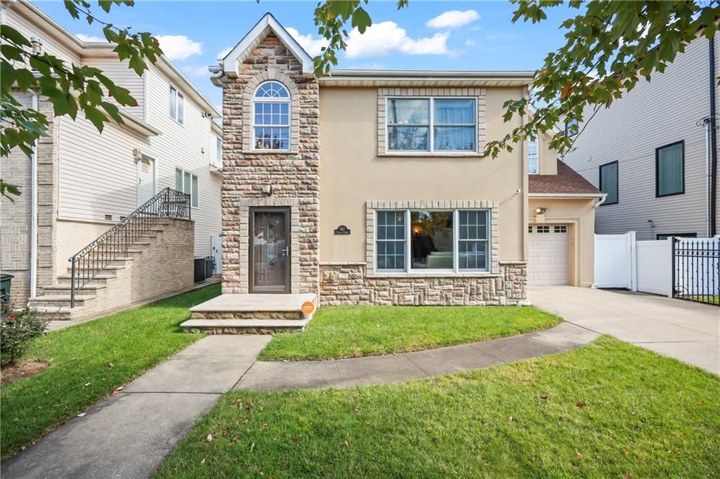 Photo of 667 Yetman Avenue, Staten Island, NY 10307 (MLS # 498357)