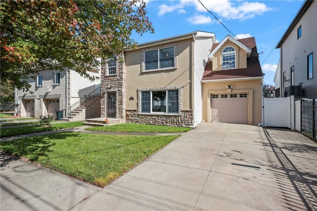 Photo of 667 Yetman Avenue, Staten Island, NY 10307 (MLS # 498357)