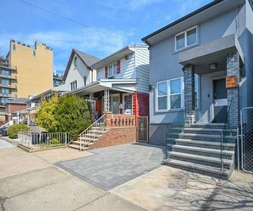 Photo of 33 Kings Place, Brooklyn, NY 11223 (MLS # 500056)