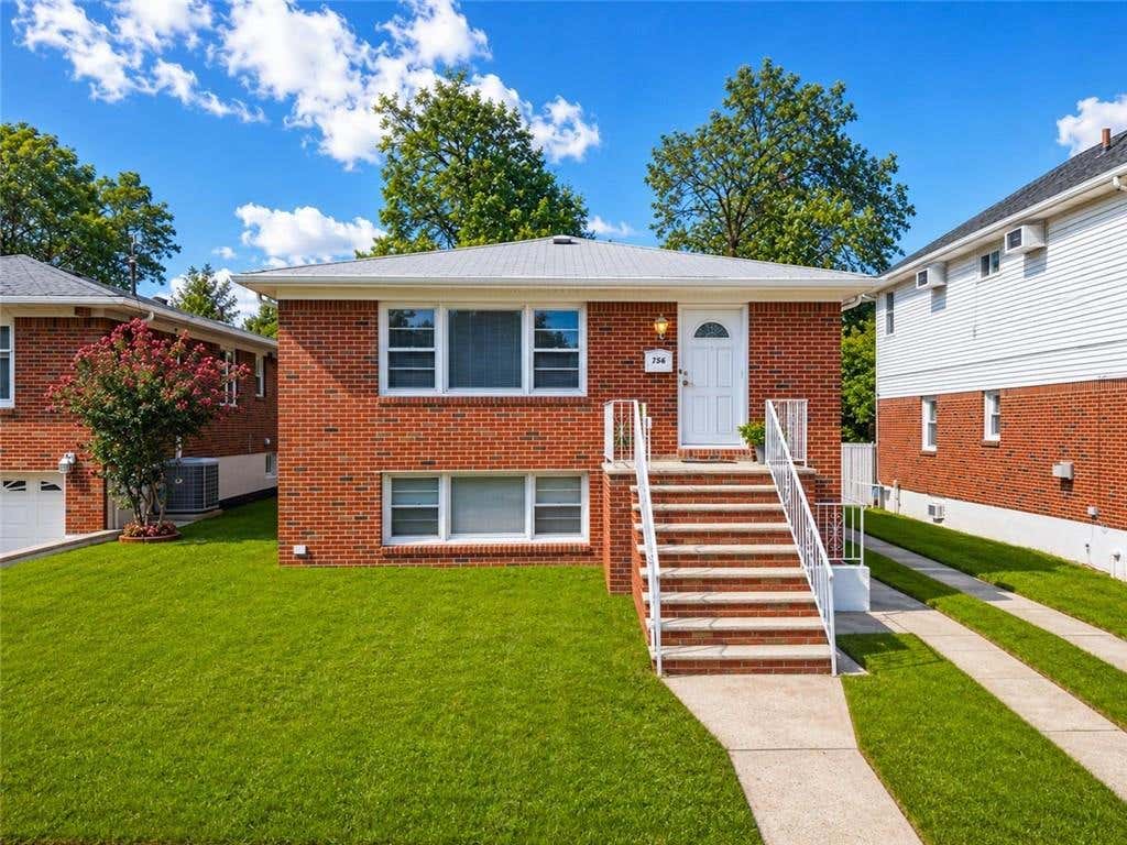 Photo of 756 Hylan Boulevard, Staten Island, NY 10305 (MLS # 503817)