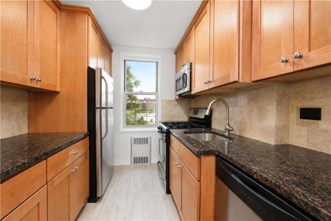 Homes For Sale - 243 Mcdonald Avenue #4F<br/> Brooklyn, NY 11218