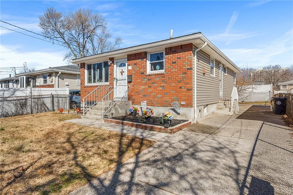 Photo of 183 Arlington Place, Staten Island, NY 10303 (MLS # 499713)