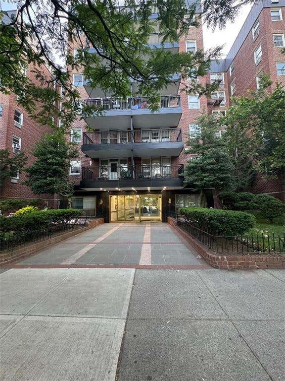 Photo of 770 Ocean Parkway #5P, Brooklyn, NY 11230 (MLS # 502406)