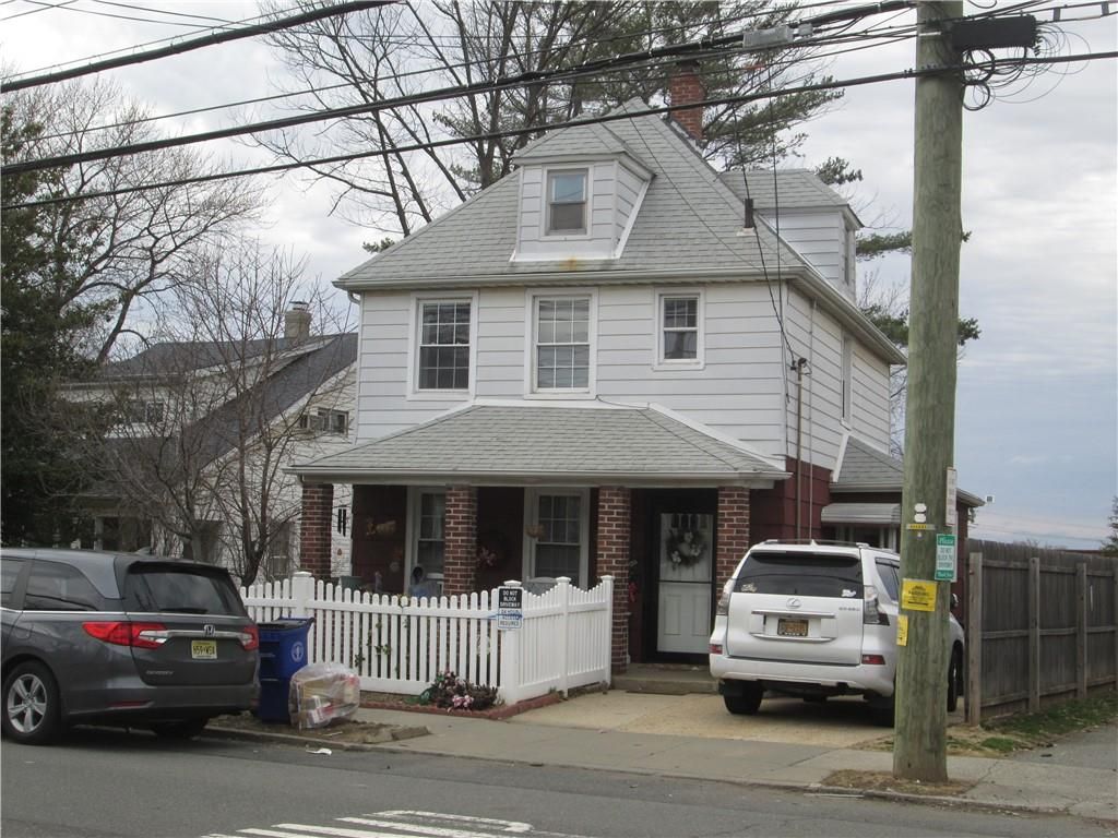 Photo of 3879 Victory Boulevard, Staten Island, NY 10314 (MLS # 499811)