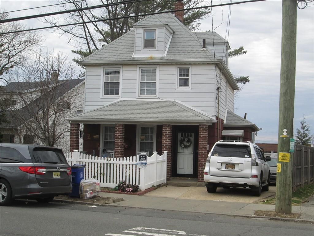 Photo of 3879 Victory Boulevard, Staten Island, NY 10314 (MLS # 499811)