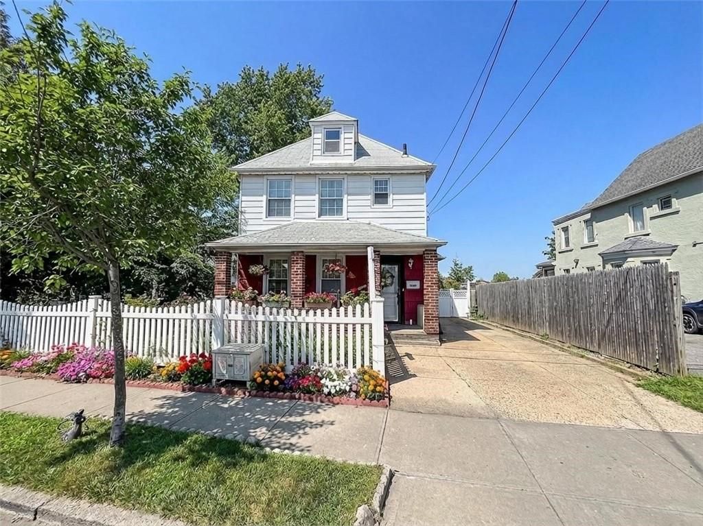 Photo of 3879 Victory Boulevard, Staten Island, NY 10314 (MLS # 499811)