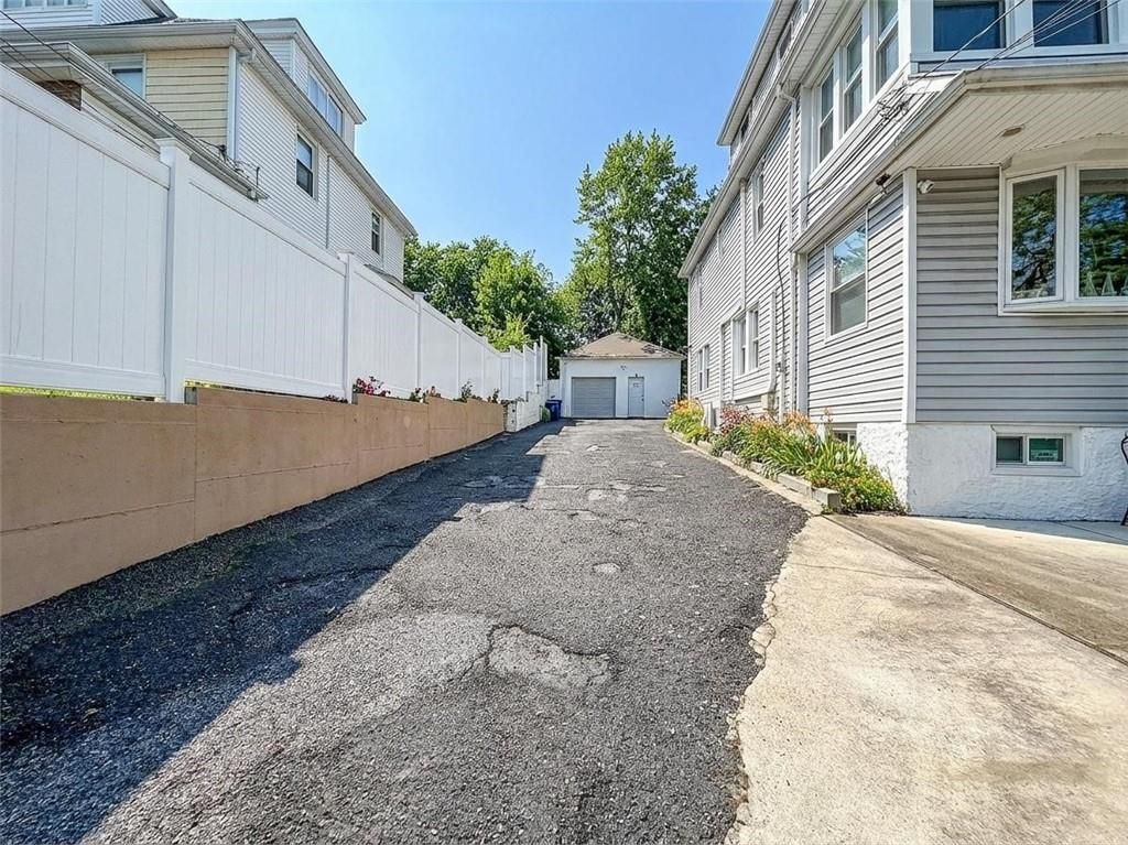 Photo of 33 Hope Avenue, Staten Island, NY 10305 (MLS # 499981)