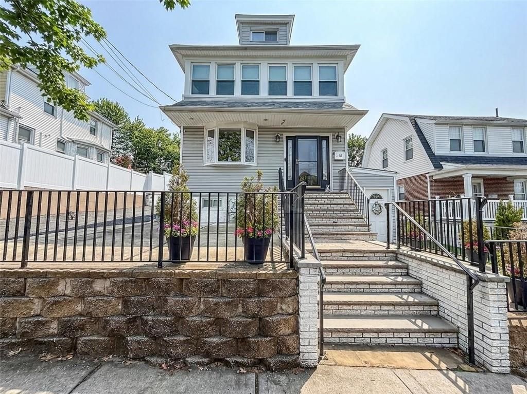 Photo of 33 Hope Avenue, Staten Island, NY 10305 (MLS # 499981)