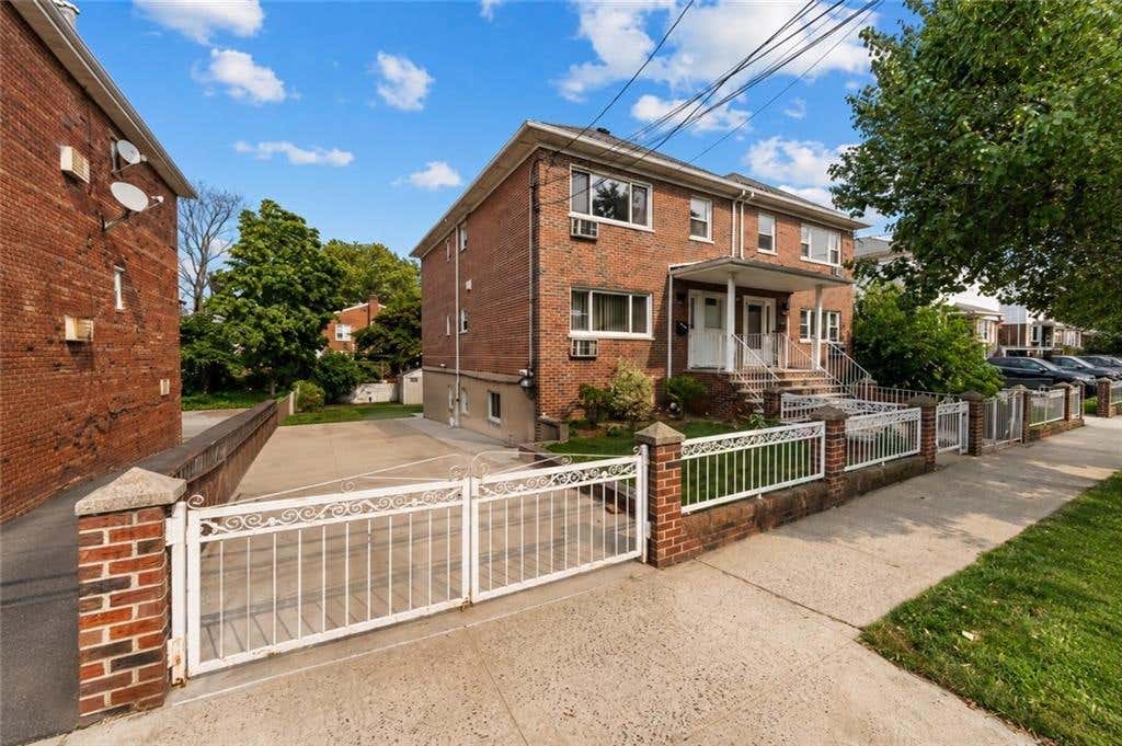 Photo of 1548 Stadium Avenue, Bronx, NY 10465 (MLS # 503153)