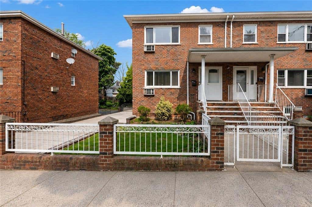 Photo of 1548 Stadium Avenue, Bronx, NY 10465 (MLS # 503153)
