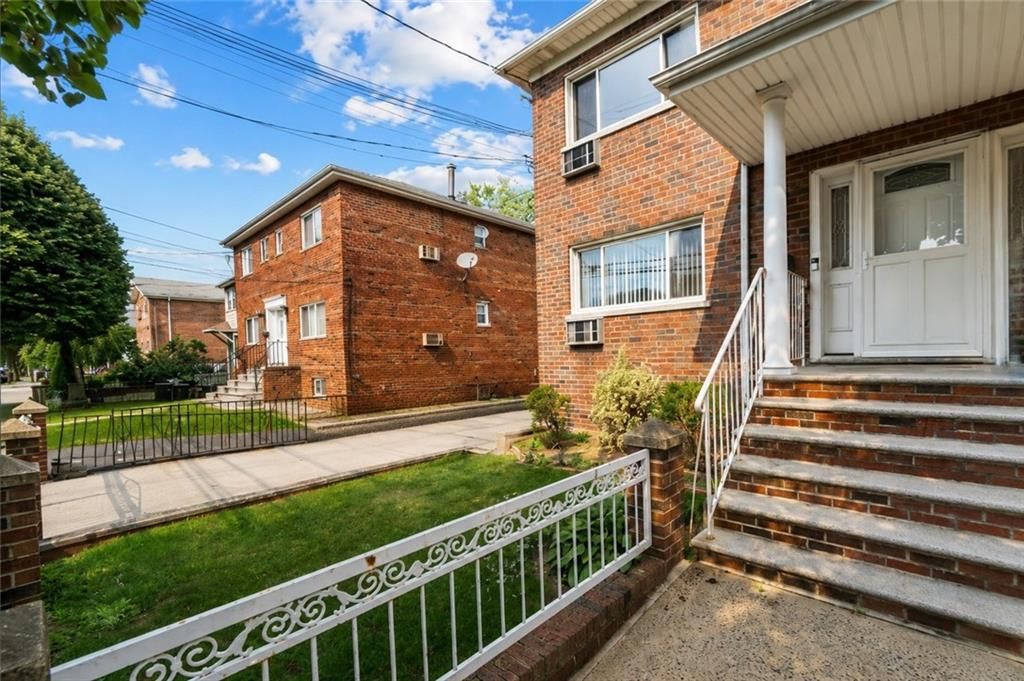 Photo of 1548 Stadium Avenue, Bronx, NY 10465 (MLS # 503153)