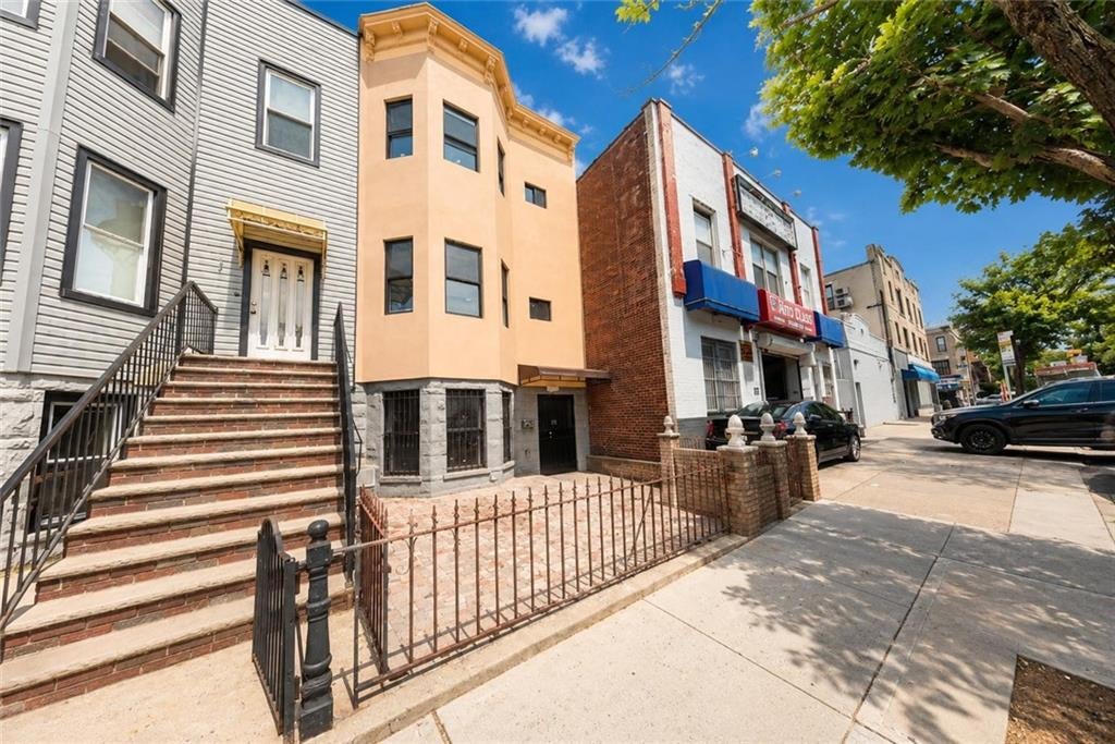 Photo of 320 Bay Ridge Parkway, Brooklyn, NY 11209 (MLS # 504589)
