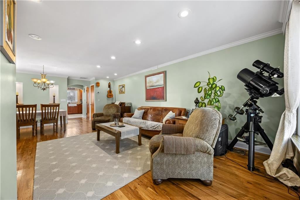 Photo of 508 Naughton Avenue, Staten Island, NY 10305 (MLS # 504125)