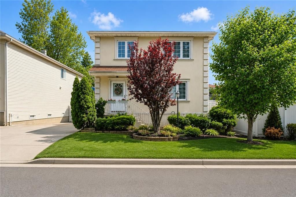 Photo of 6 Raymond Place, Staten Island, NY 10310 (MLS # 501449)