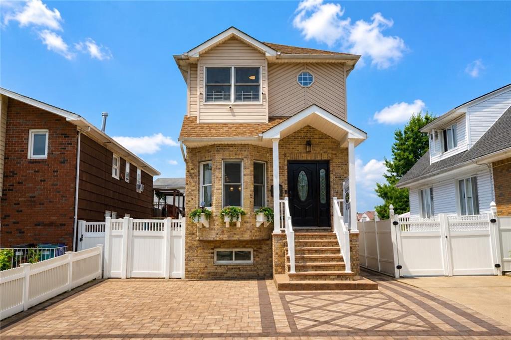 Photo of 198 Willowbrook Road, Staten Island, NY 10302 (MLS # 504727)
