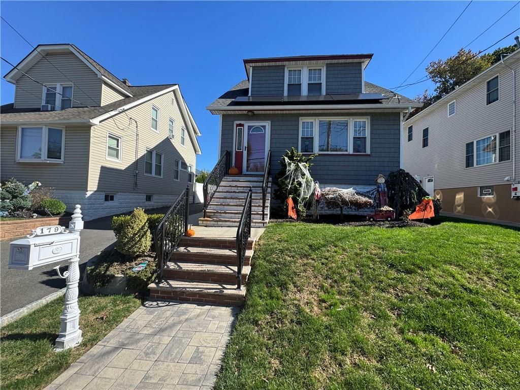 Photo of 179 Mountainview Avenue, Staten Island, NY 10314 (MLS # 496648)