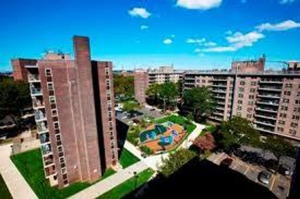 Photo of 400 Cozine Avenue #9G, Brooklyn, NY 11207 (MLS # 494327)