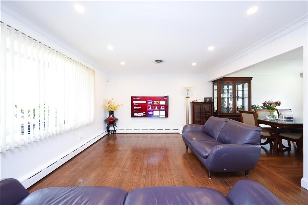 Photo of 26 Hull Avenue, Staten Island, NY 10306 (MLS # 496605)