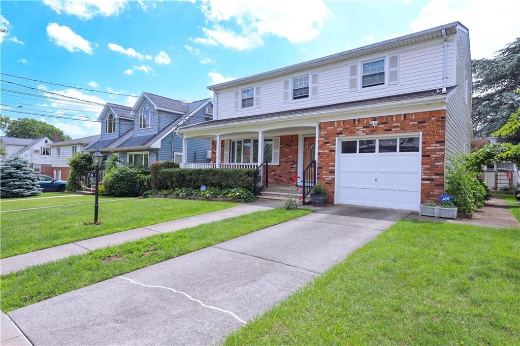Photo of 26 Hull Avenue, Staten Island, NY 10306 (MLS # 496605)