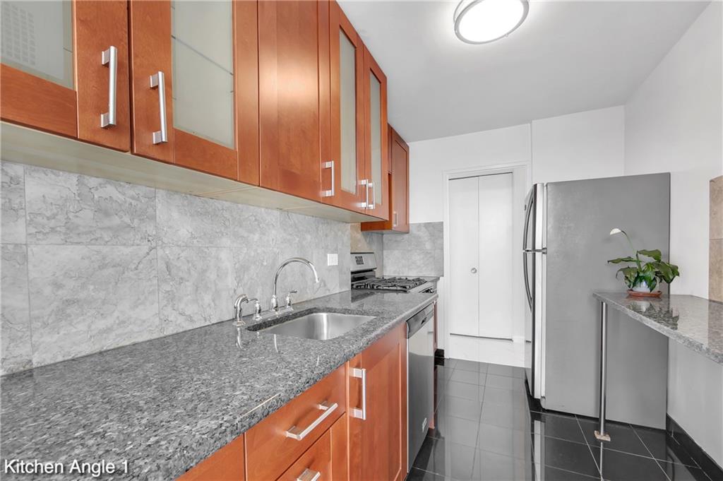 35 Seacoast Terrace #16D, Brooklyn, New York image 6