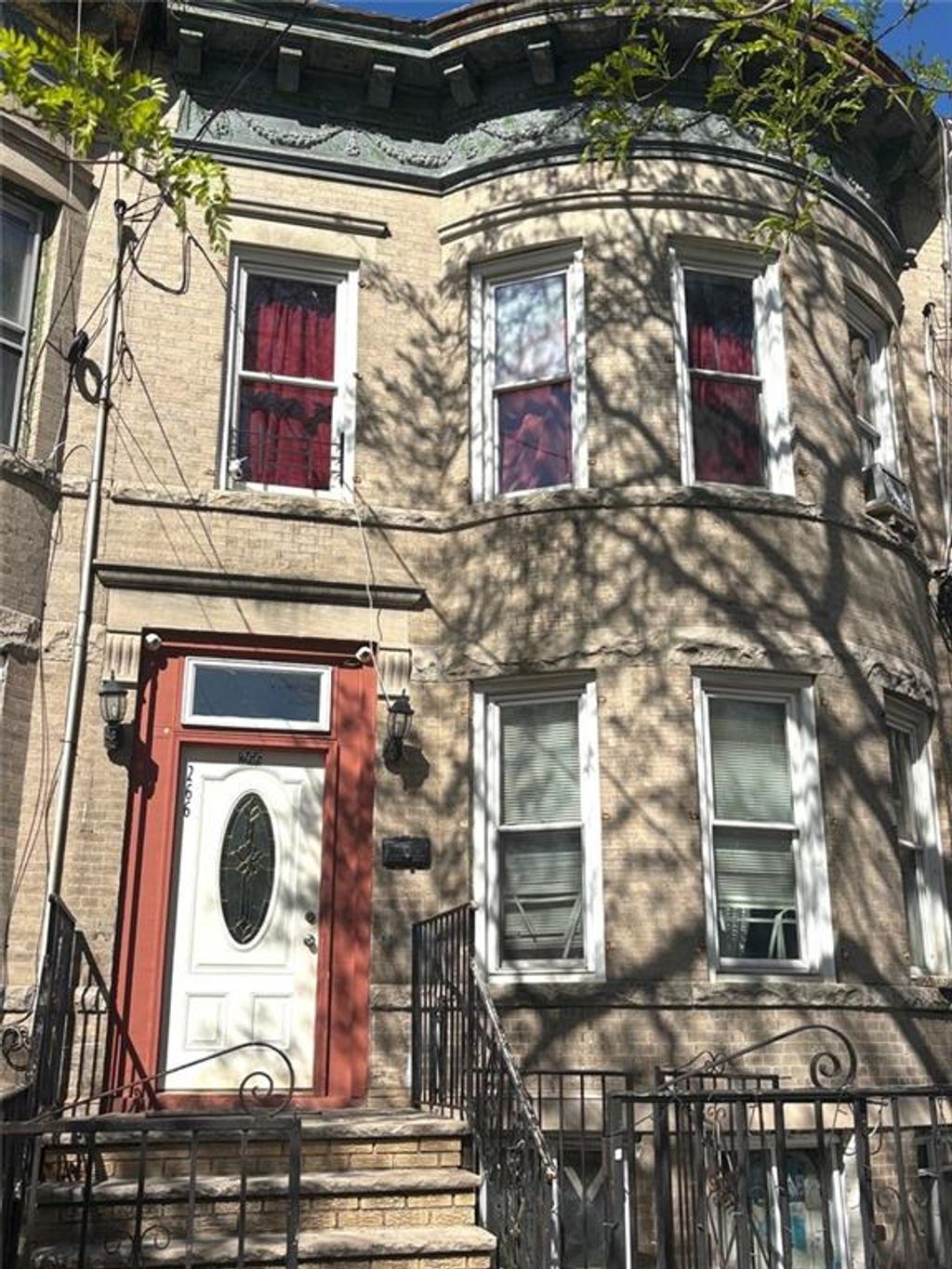 Photo of 266 Hemlock Street, Brooklyn, NY 11208 (MLS # 500928)