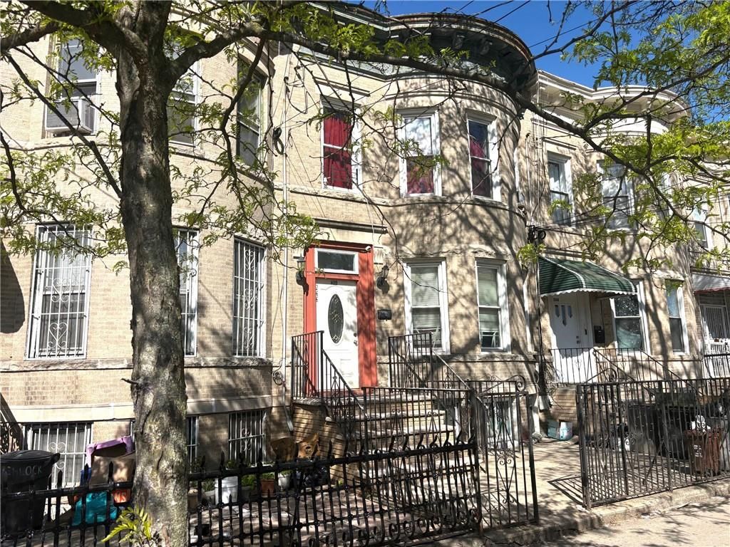 Photo of 266 Hemlock Street, Brooklyn, NY 11208 (MLS # 500928)