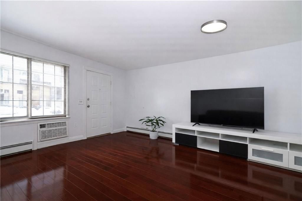 Photo of 31 Gardenia Lane #25, Staten Island, NY 10314 (MLS # 500448)